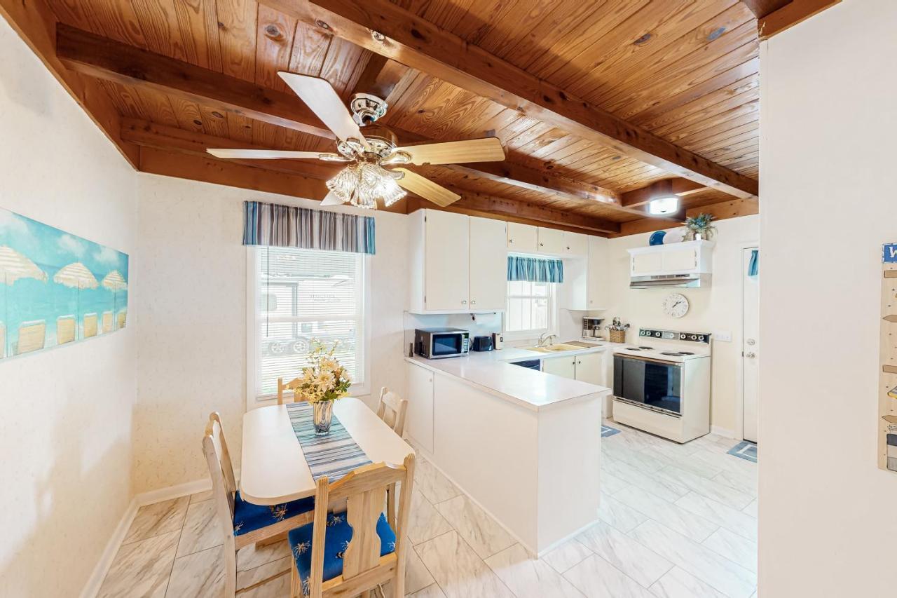 Ginny'S Coastal Cottage Oak Island Exteriér fotografie